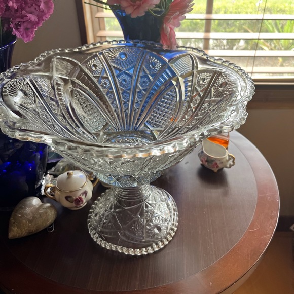 SELLING CLEAR GLASS CANDY COMPOTE PRE- OWNED CONDITION - Picture 4 of 5